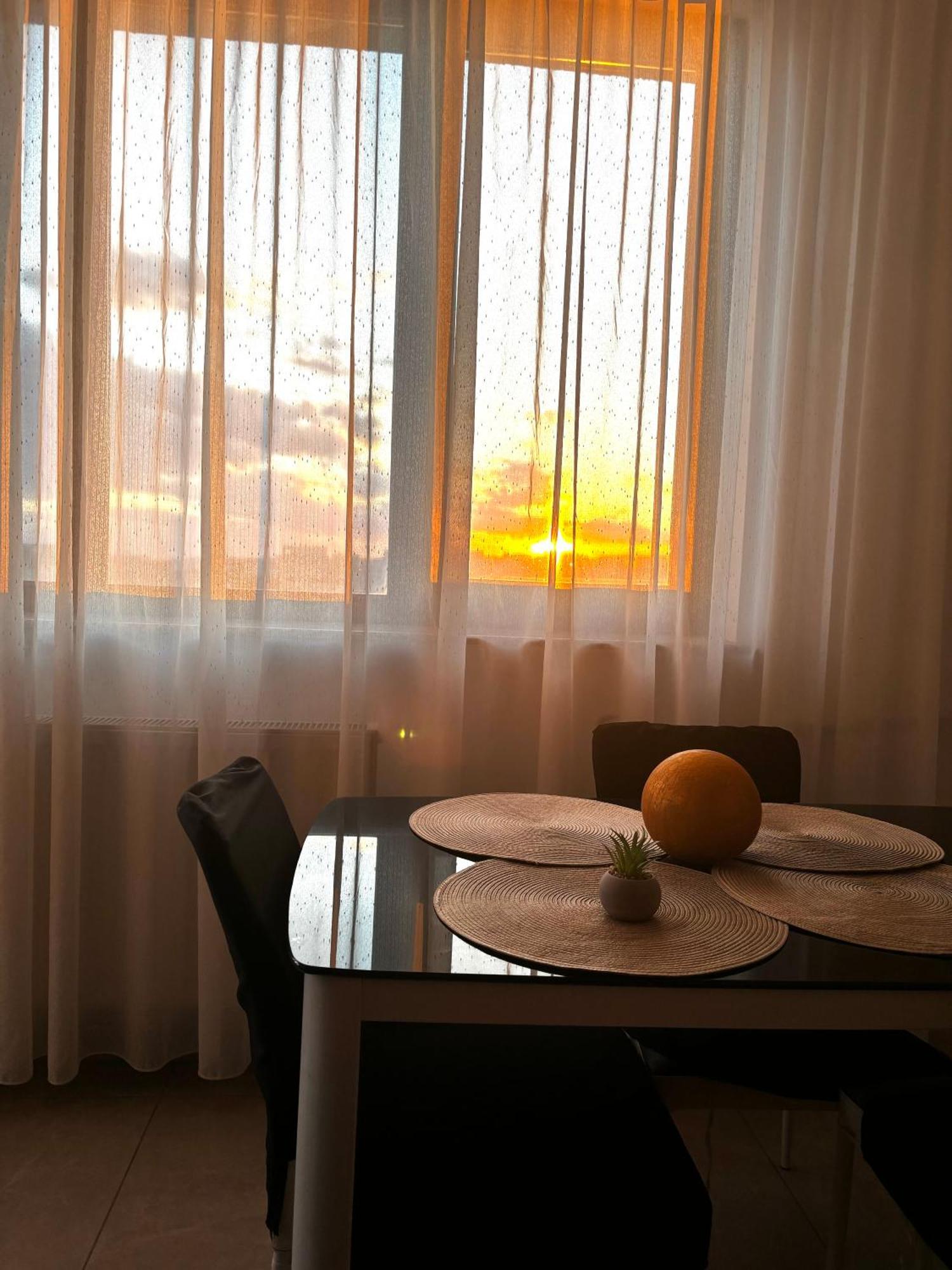 Taste Of Iasi - Two Room Apartment - Central - Sunset Touch Zewnętrze zdjęcie